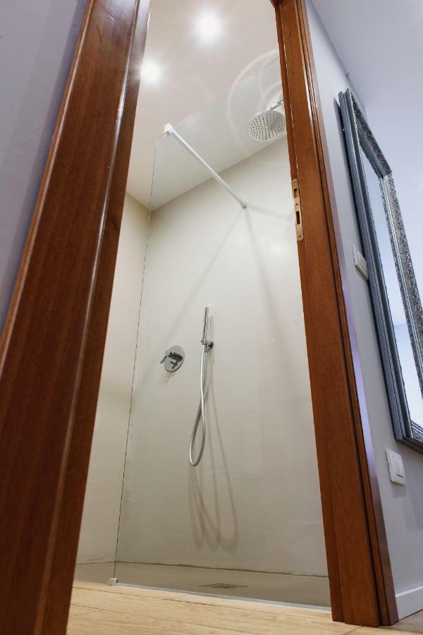 Lora Center Room, Parking Como Luaran gambar