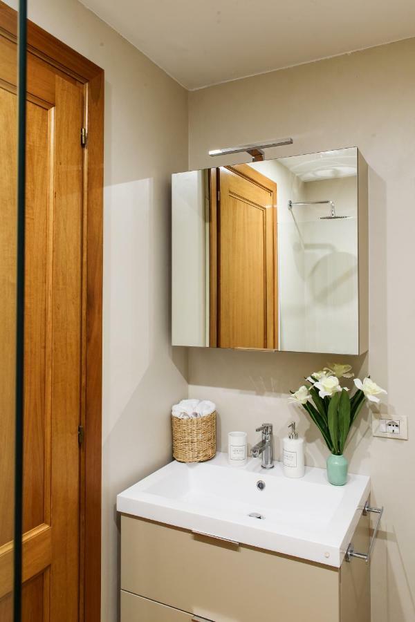 Lora Center Room Como Luaran gambar