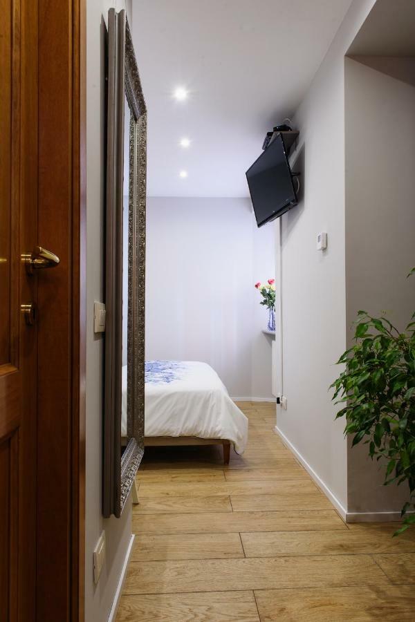 Lora Center Room, Parking Como Luaran gambar